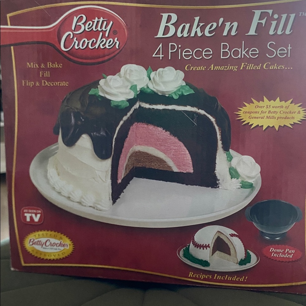 Vintage Betty Crocker Bake'n Fill Cake Set - Red and White. Never used!